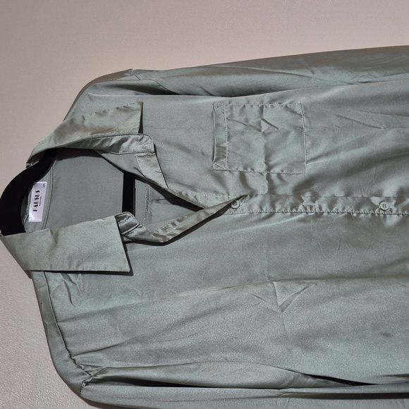 Sleek Green Button-Up Shirt - Picture 2 of 5